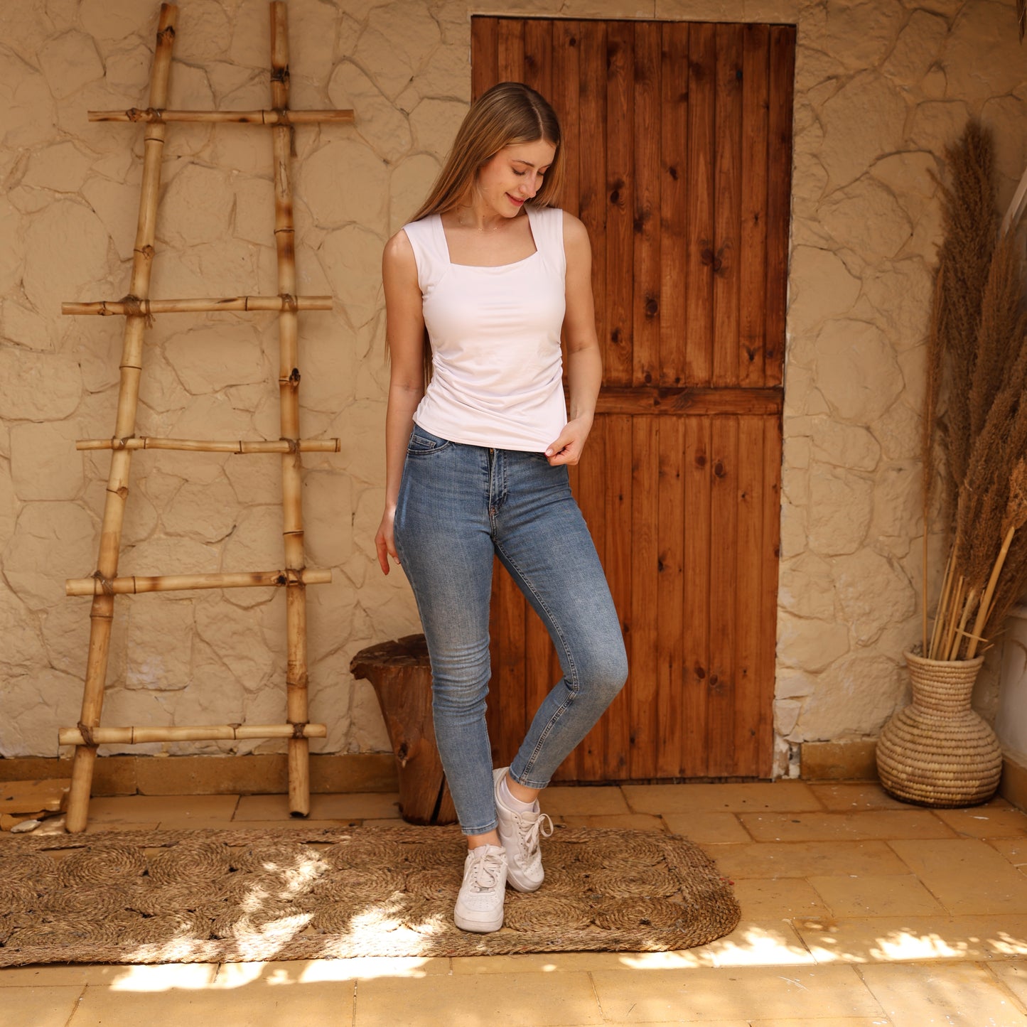 La Reine White Square Neck Sleeveless Basic Top