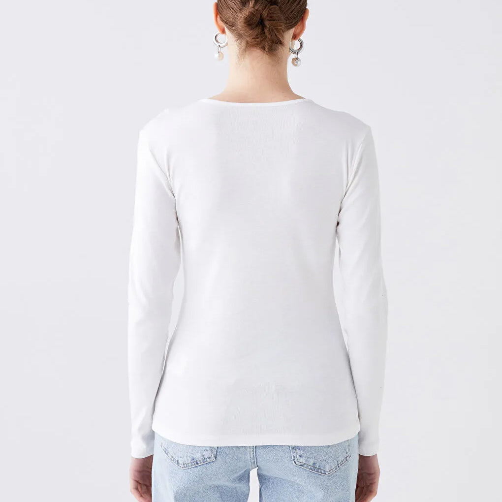 La Reine White Round Neck Long Sleeve Basic Top