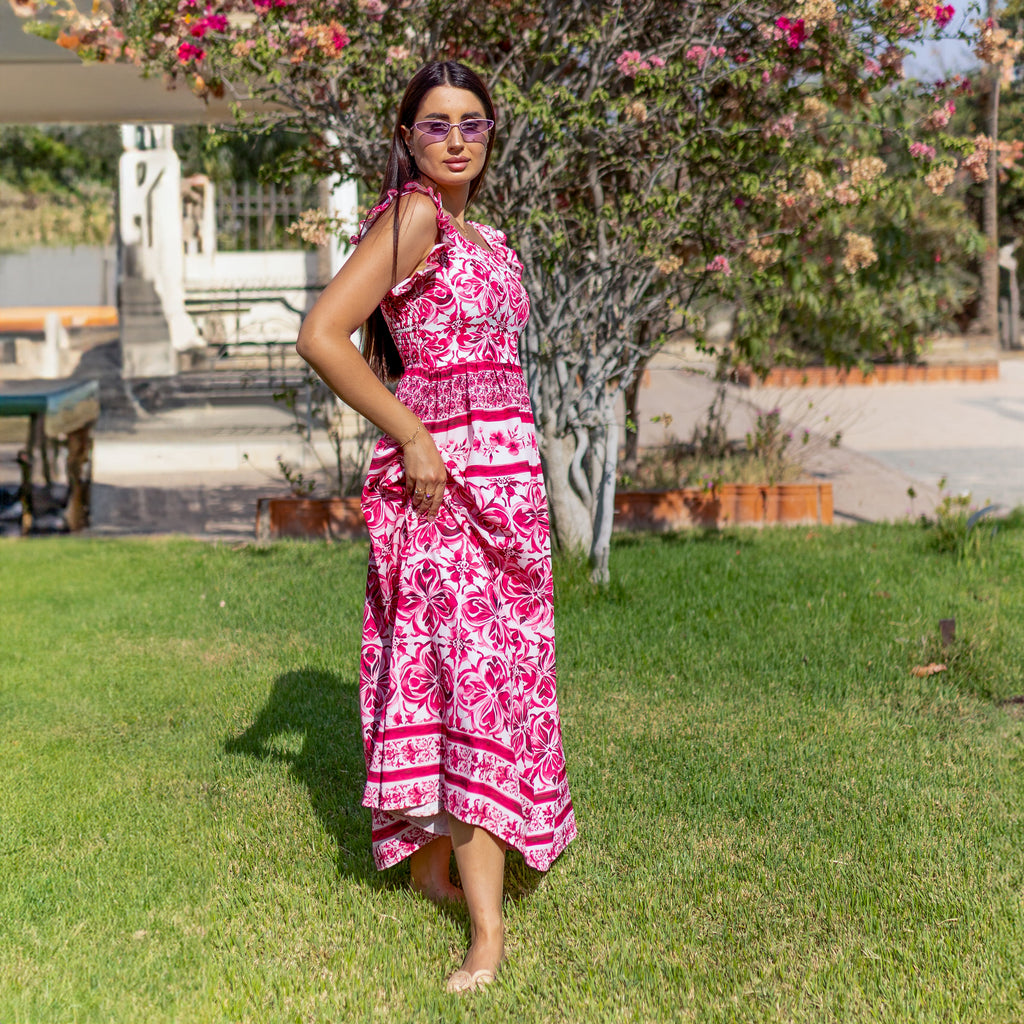 فستان طويل بكشكش مزين بالزهور من La Reine باللون الأحمر من Majolica 