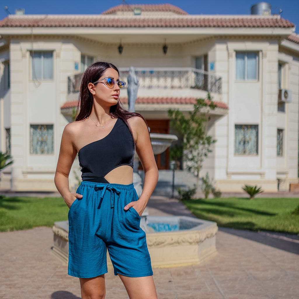 شورت كتان بلون أزرق مخضر من لا رين 