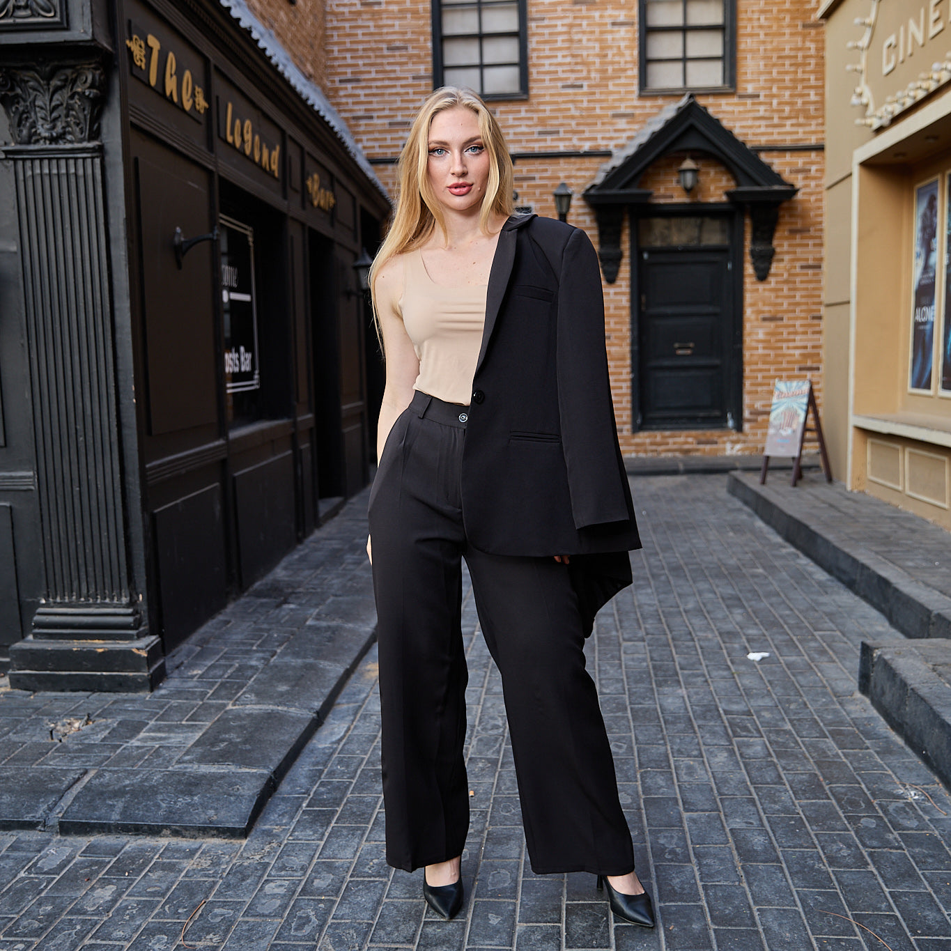 La Reine Classic Black Straight Leg