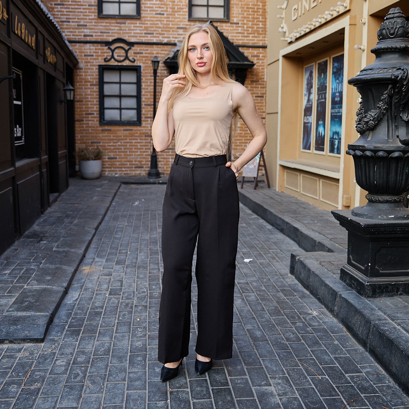 La Reine Classic Black Straight Leg