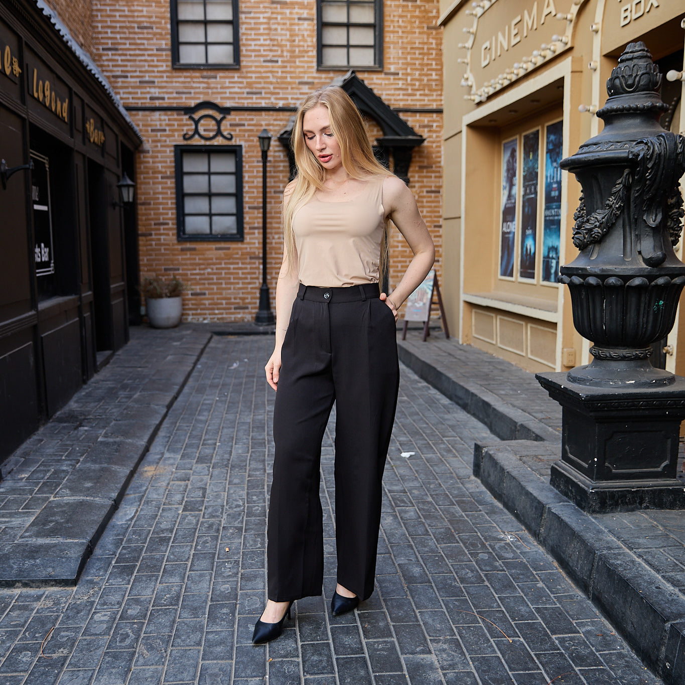 La Reine Classic Black Straight Leg