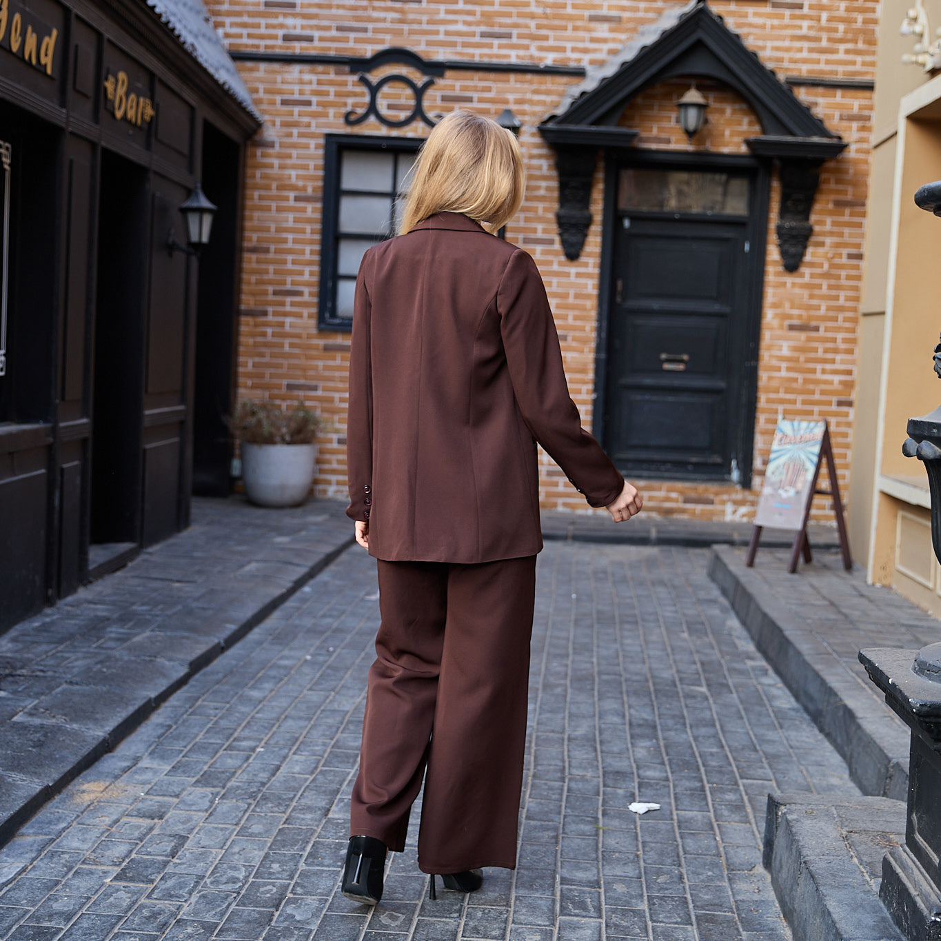 La Reine Brown Collar Front Buttons Blazer