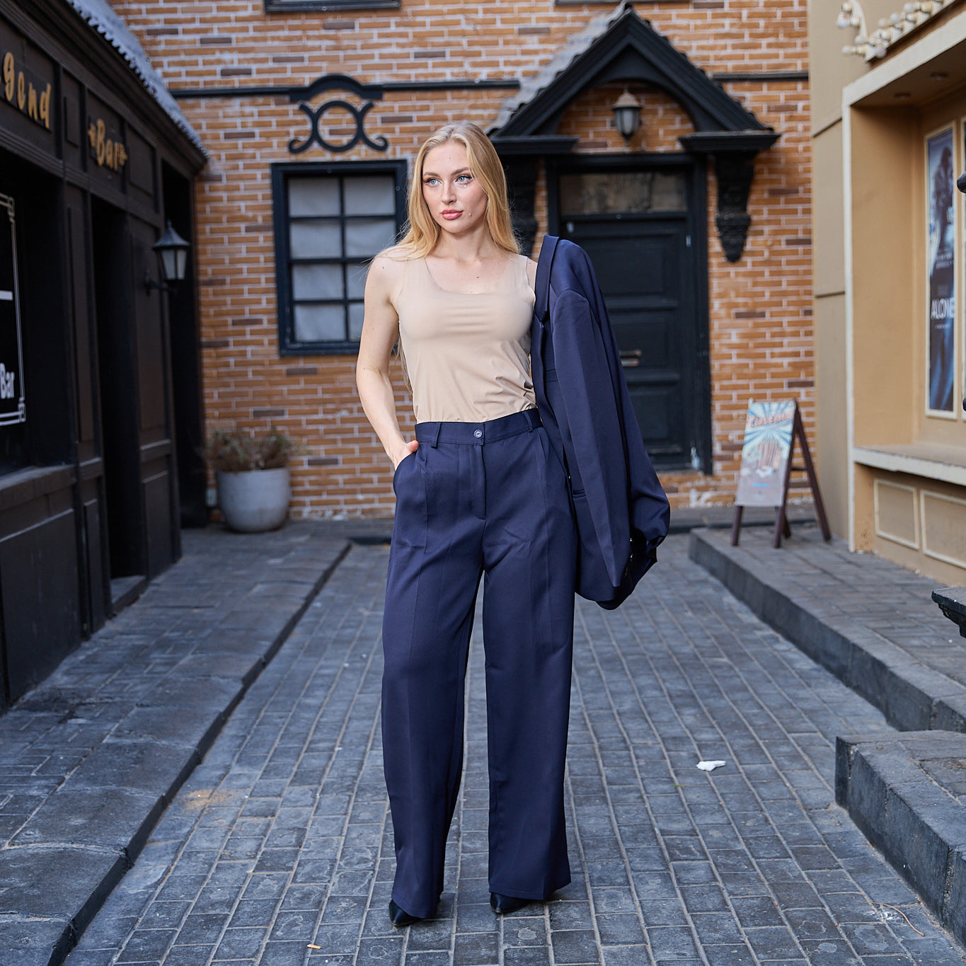 La Reine Classic Blue Black Straight Leg