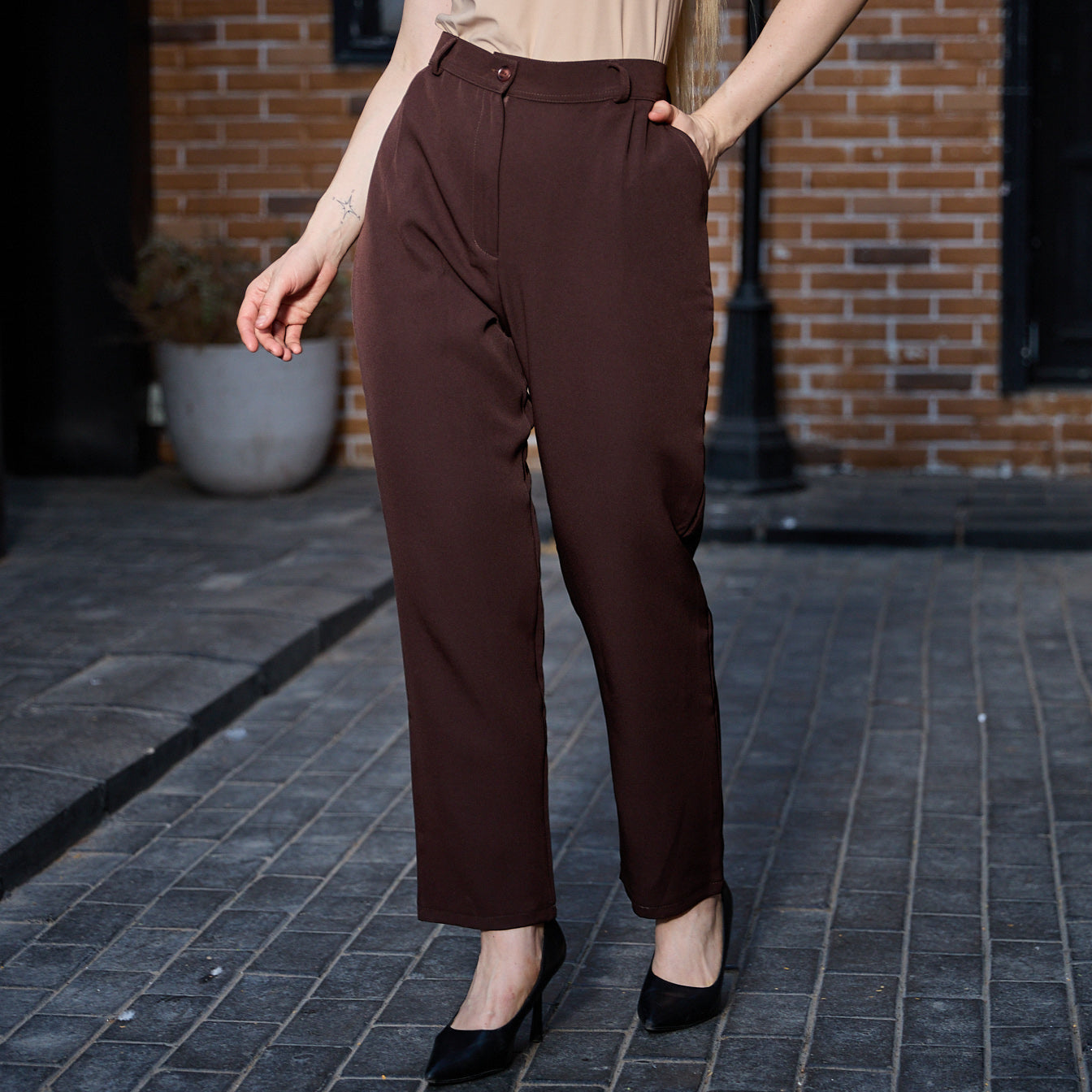 La Reine Brown Classic Narrow Leg Pants
