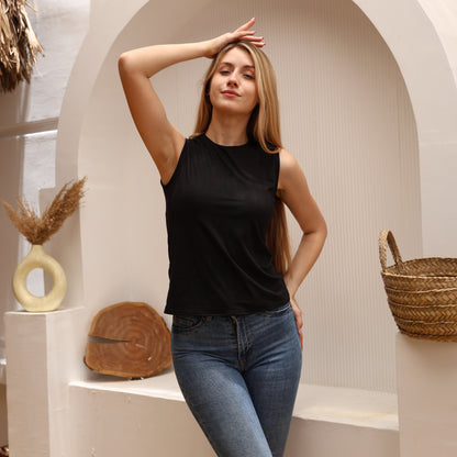 La Reine Black Round Neck Sleeveless Basic
