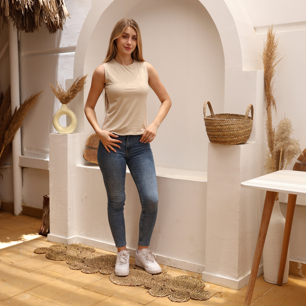 La Reine Beige Round Neck Sleeveless Basic