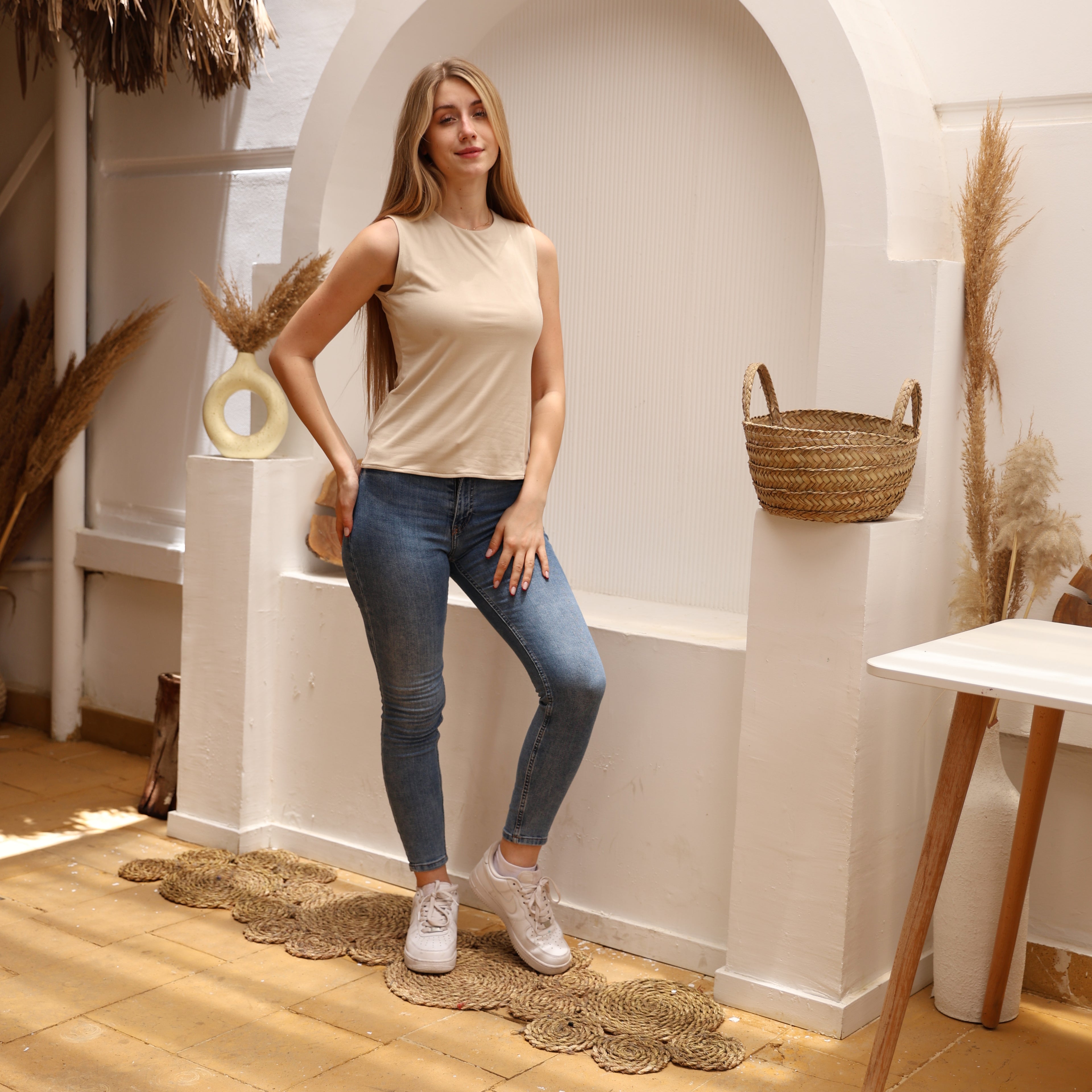 La Reine Beige Round Neck Sleeveless Basic