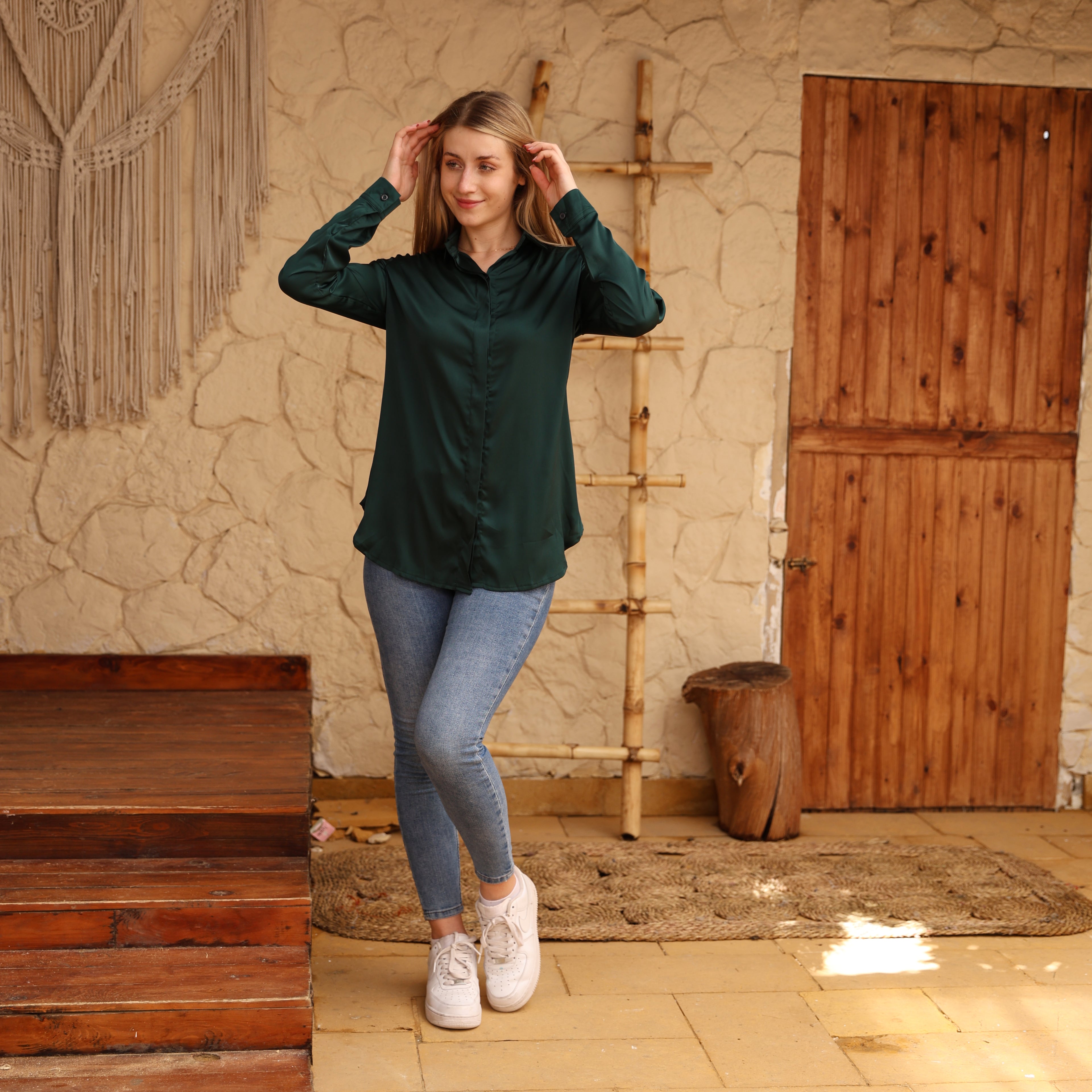 قميص La Reine الأنيق من الساتان الزيتوني