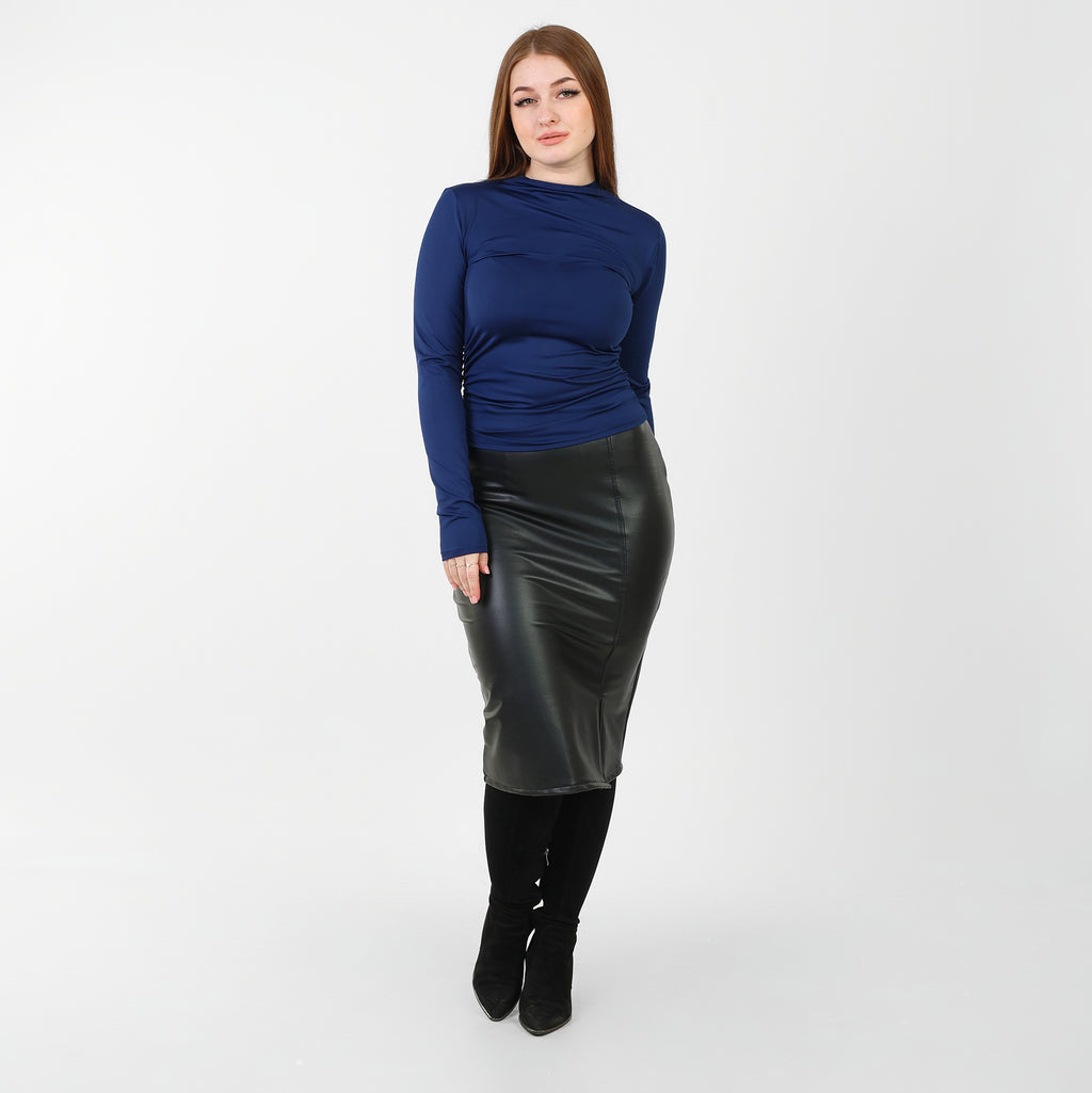 بلوزة أساسية باللون الأزرق الداكن من La Reine Midnight Chic 