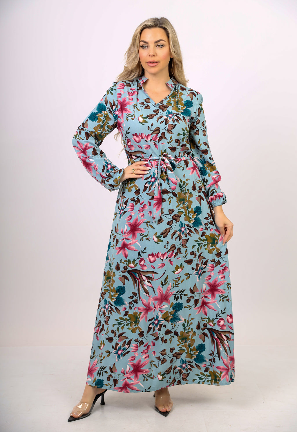 فستان طويل بأزرار أمامية وأكمام فانوس من La Reine