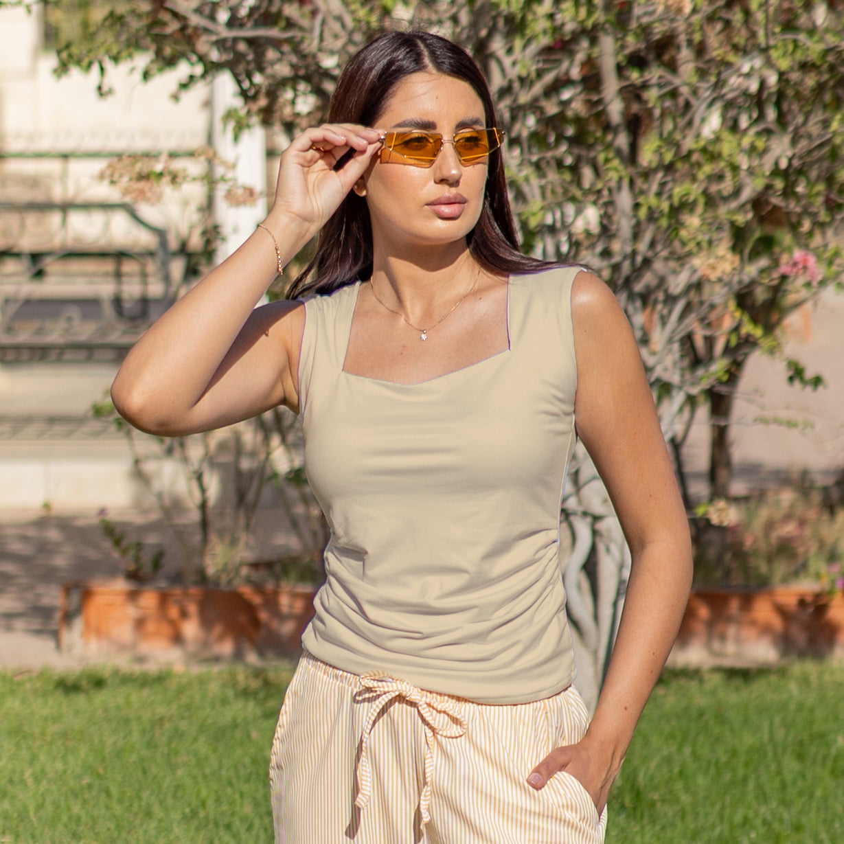 La Reine Beige Square Neck Sleeveless Basic Top