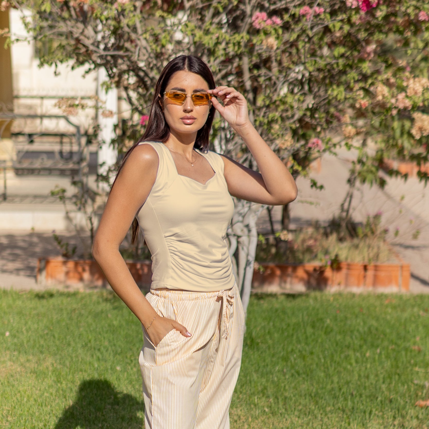 La Reine Beige Square Neck Sleeveless Basic Top