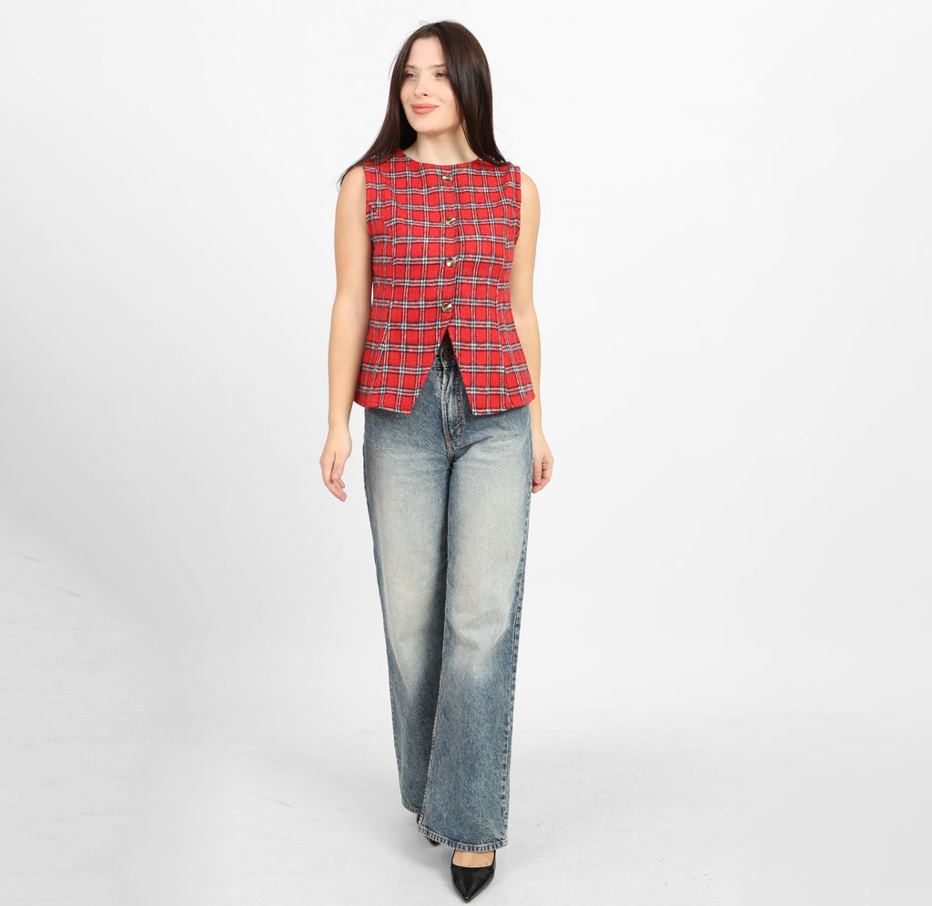 بلوزة لا رين حمراء ضيقة بدون أكمام بنقشة مربعات مع أزرار أمامية 