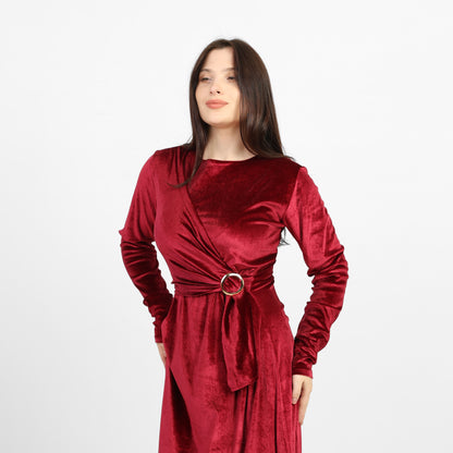La Reine Burgundy/Maroon Elegant Velvet Dress with Waist Cinching Gold Buckle Detail