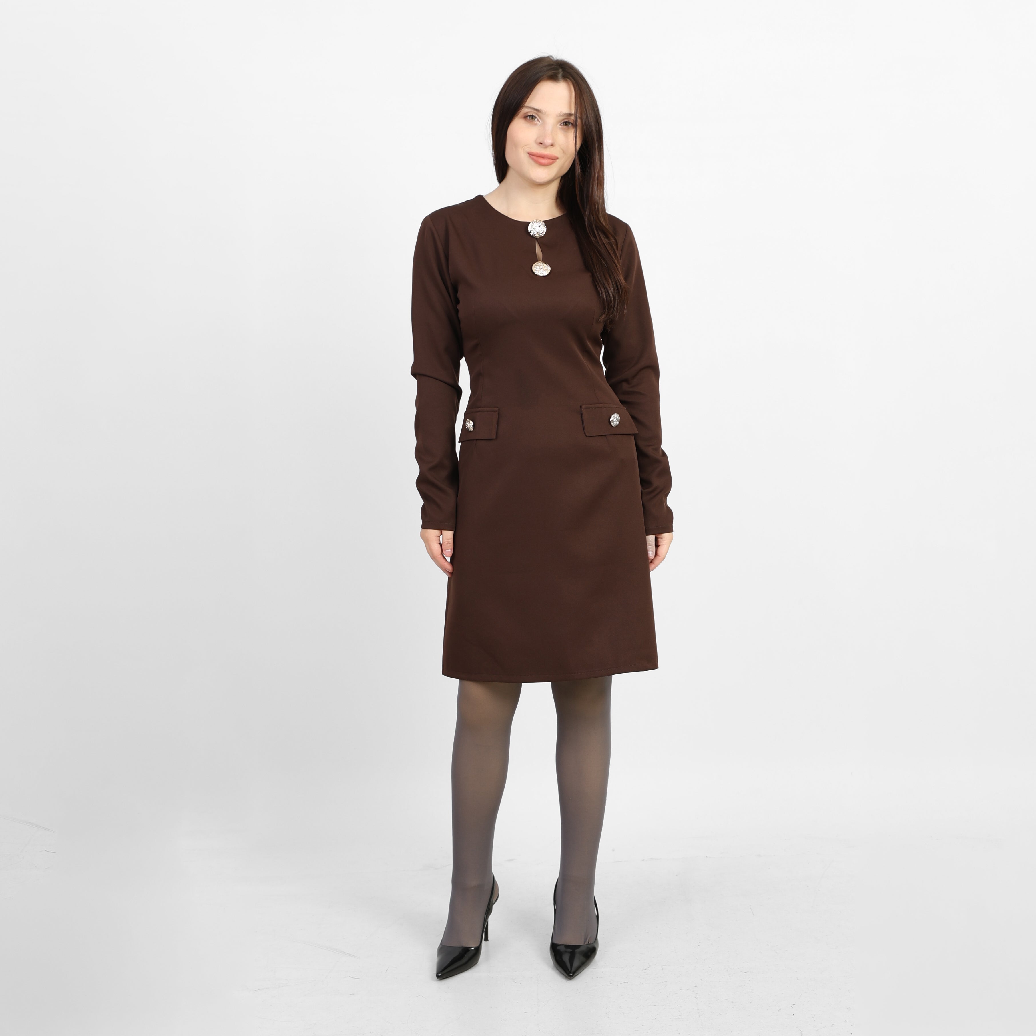 فستان قصير أنيق بأكمام طويلة من لا رين براون مزين بدبابيس 