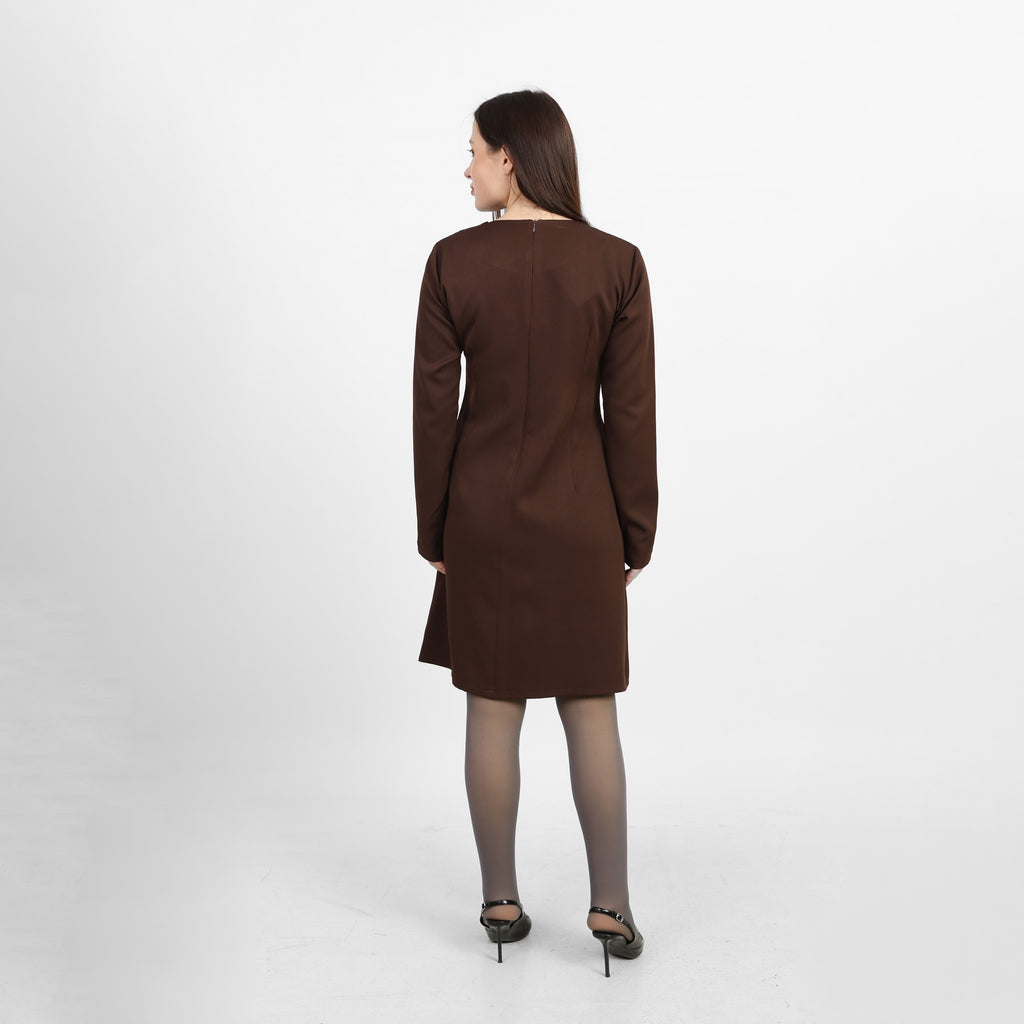 فستان قصير أنيق بأكمام طويلة من لا رين براون مزين بدبابيس 