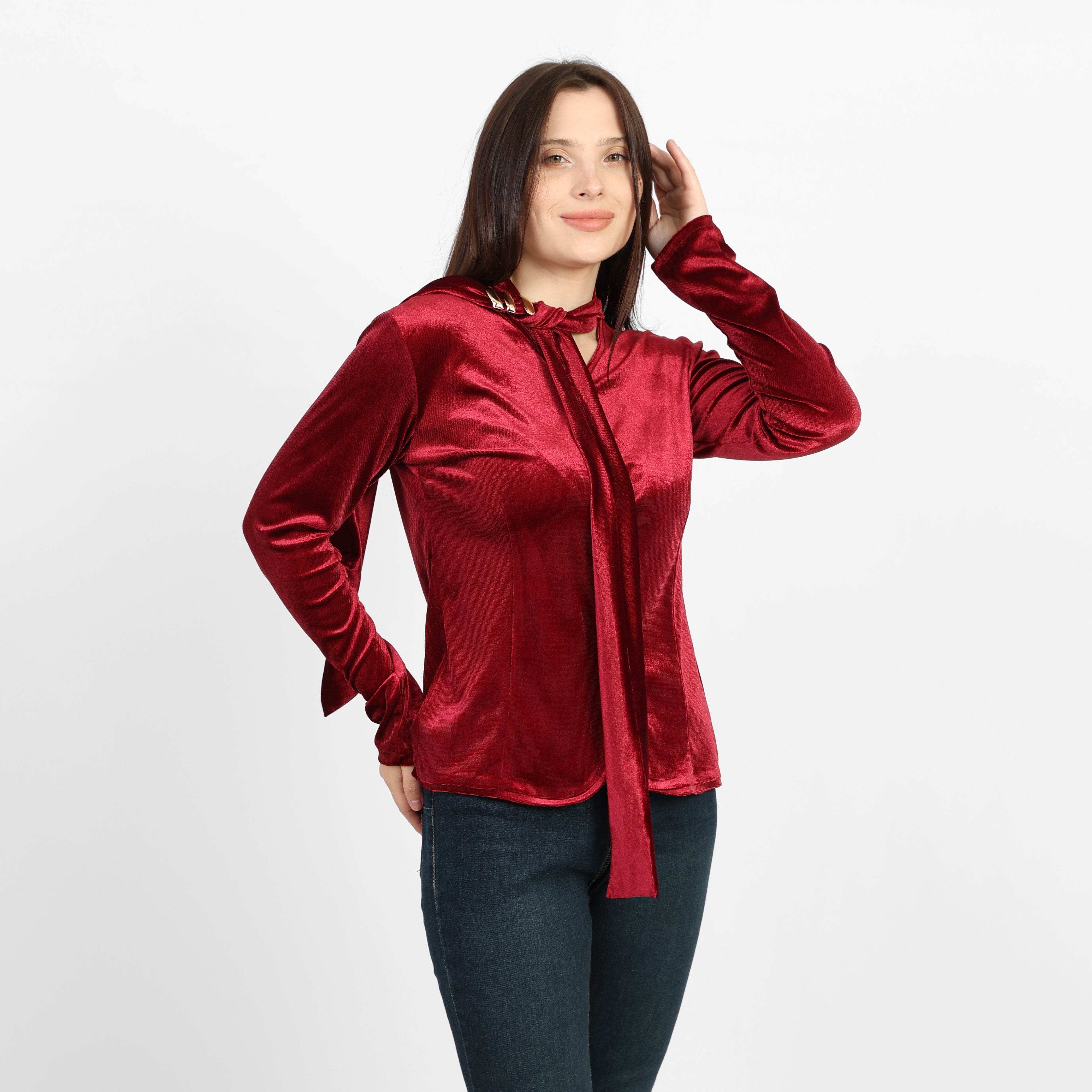 بلوزة لا رين بورغندي ذات تصميم مكشكش من الأمام وربطة عنق 