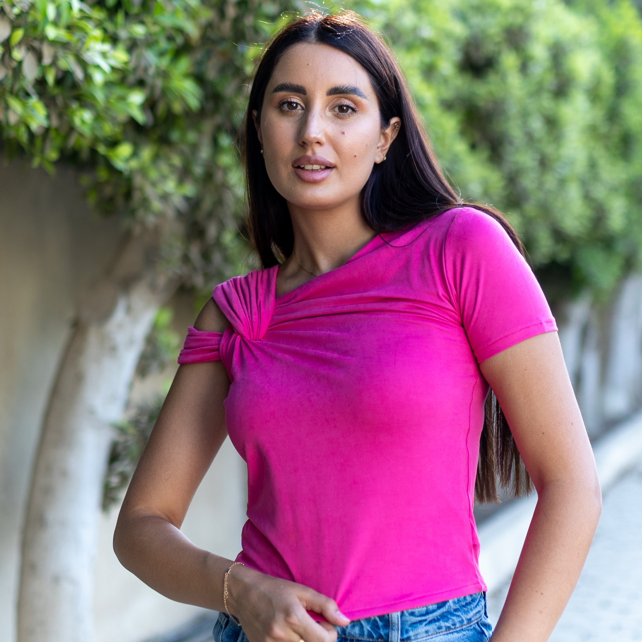 La Reine Fuchsia Edge One-Shoulder Tee Basic Top