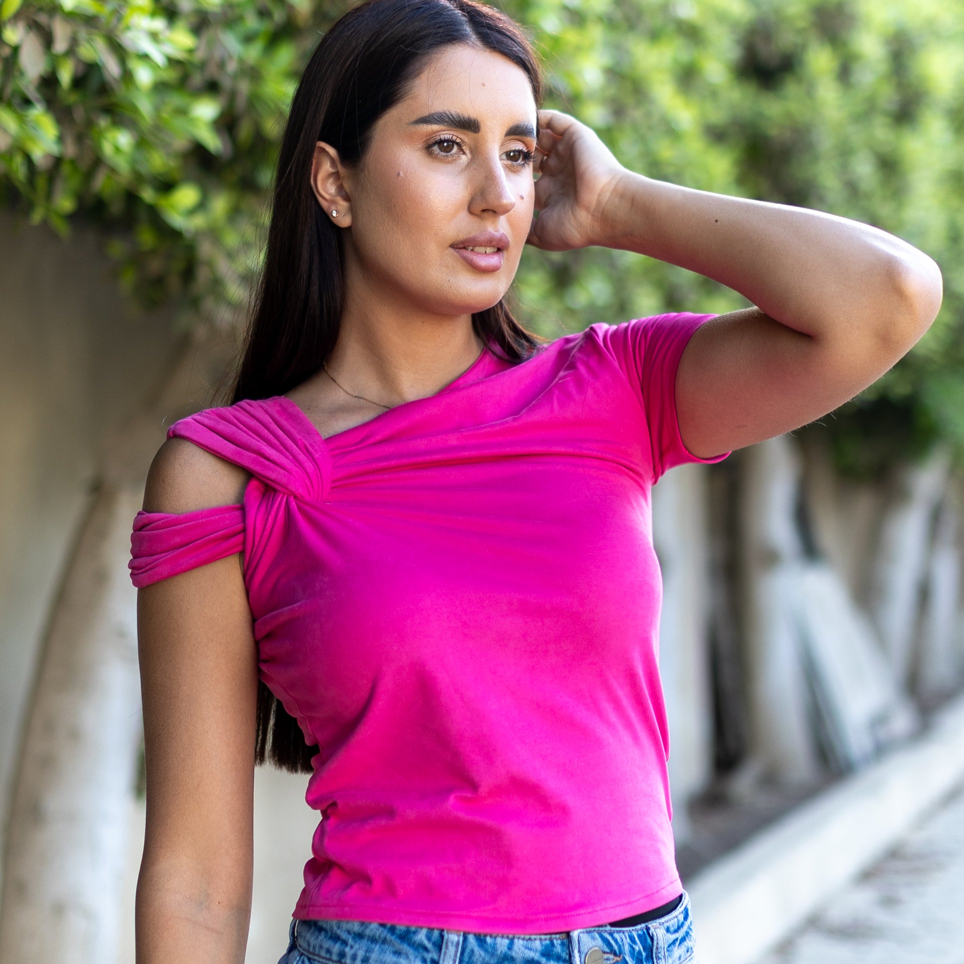 La Reine Fuchsia Edge One-Shoulder Tee Basic Top