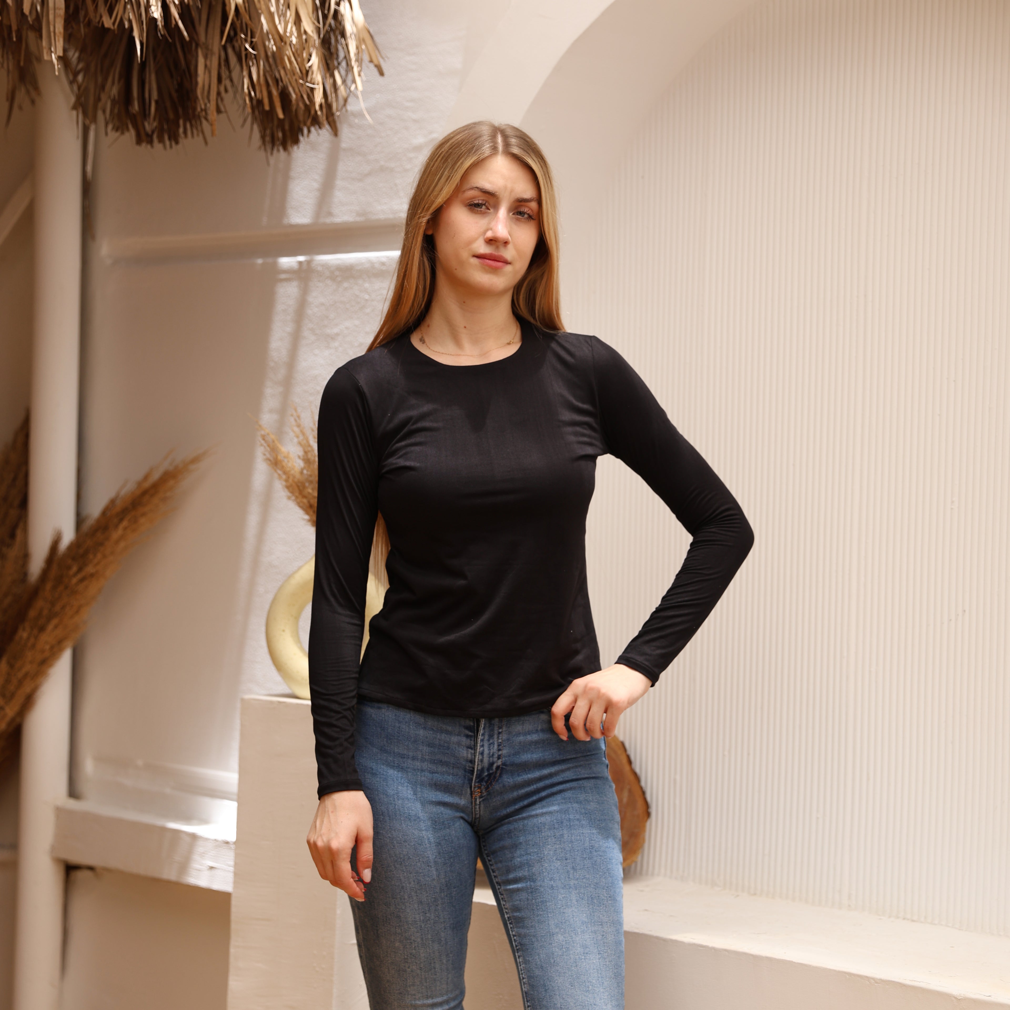 La Reine Black Round Neck Long Sleeve Basic Top