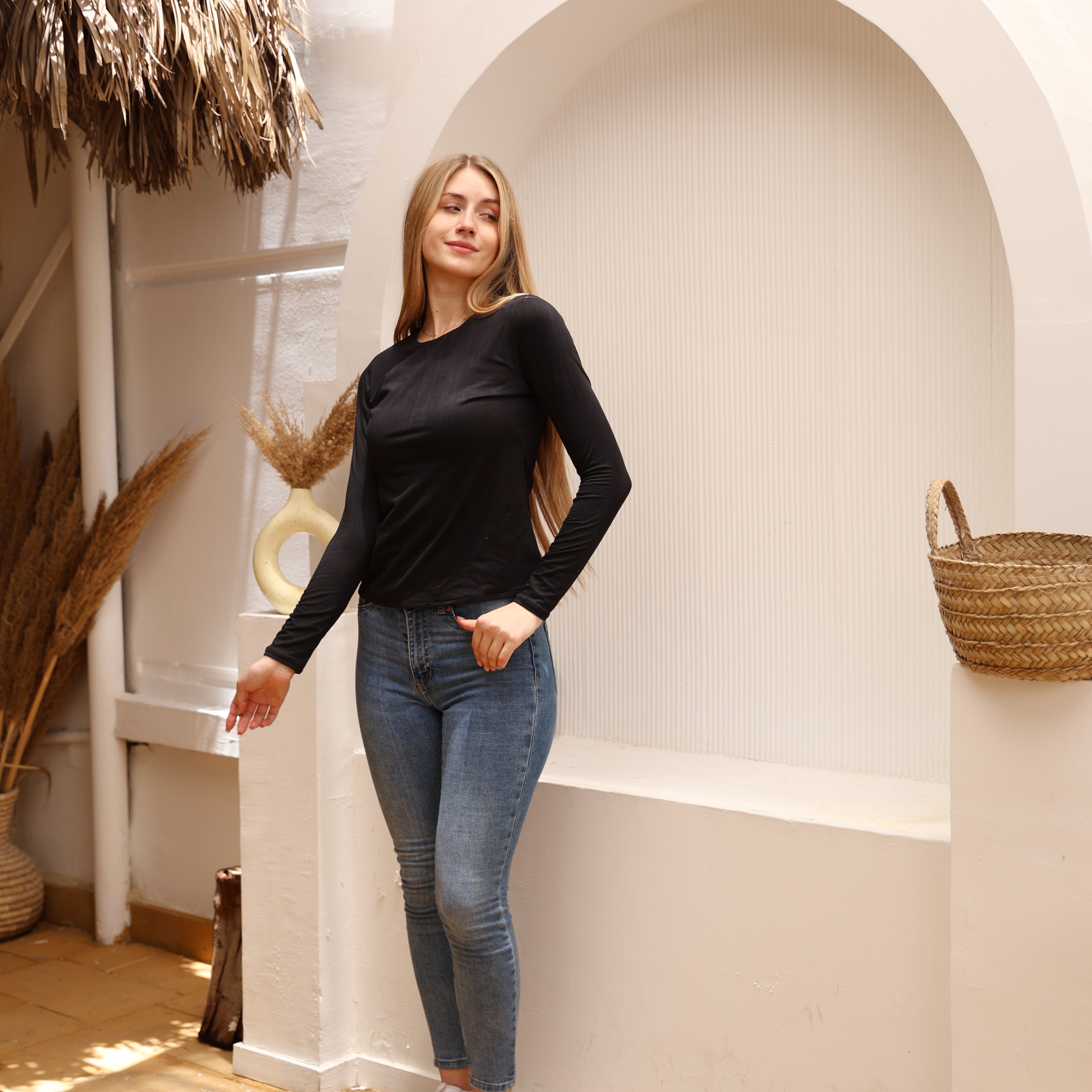 La Reine Black Round Neck Long Sleeve Basic Top